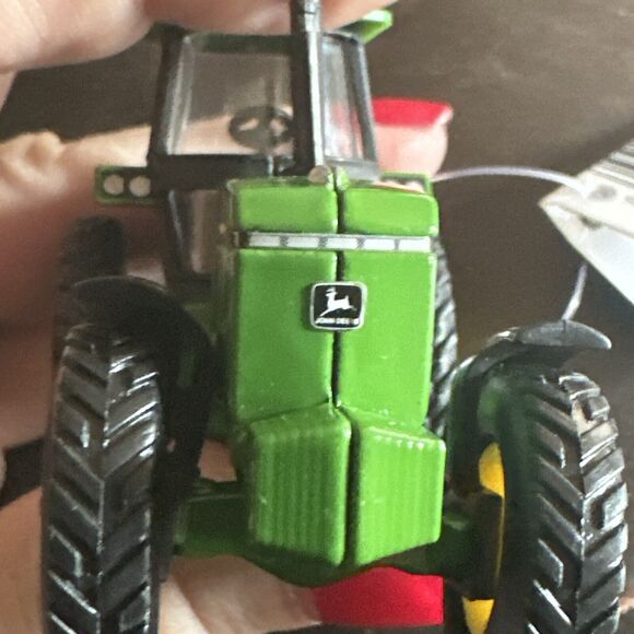 John Deere, Ertl, Farm Toy Tractor 46574 Agriculture Enclosed Window Cab 4WD - Picture 13 of 15